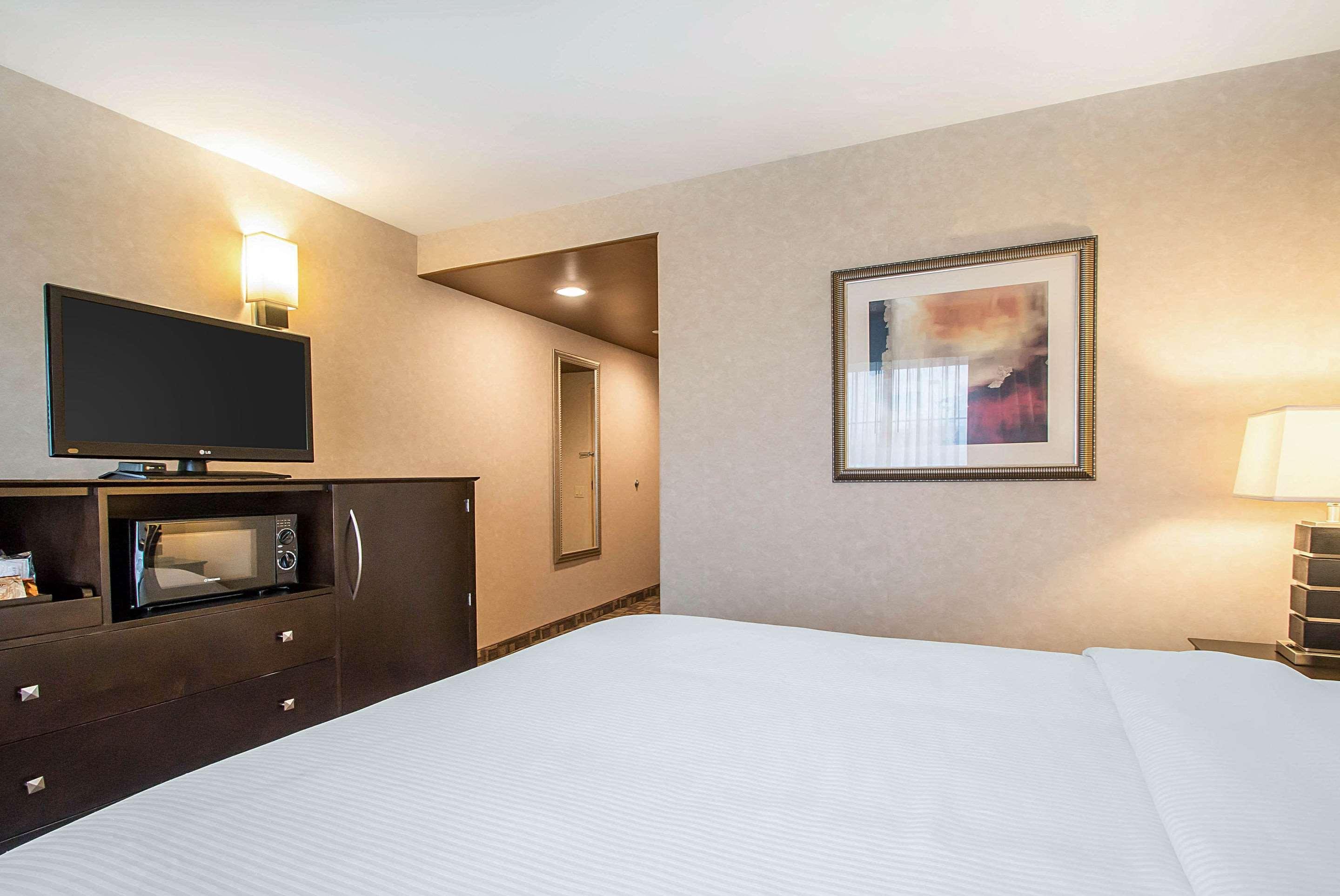 Inn Clarion - Oak Brook Near I-88, I-290, I-294 3*